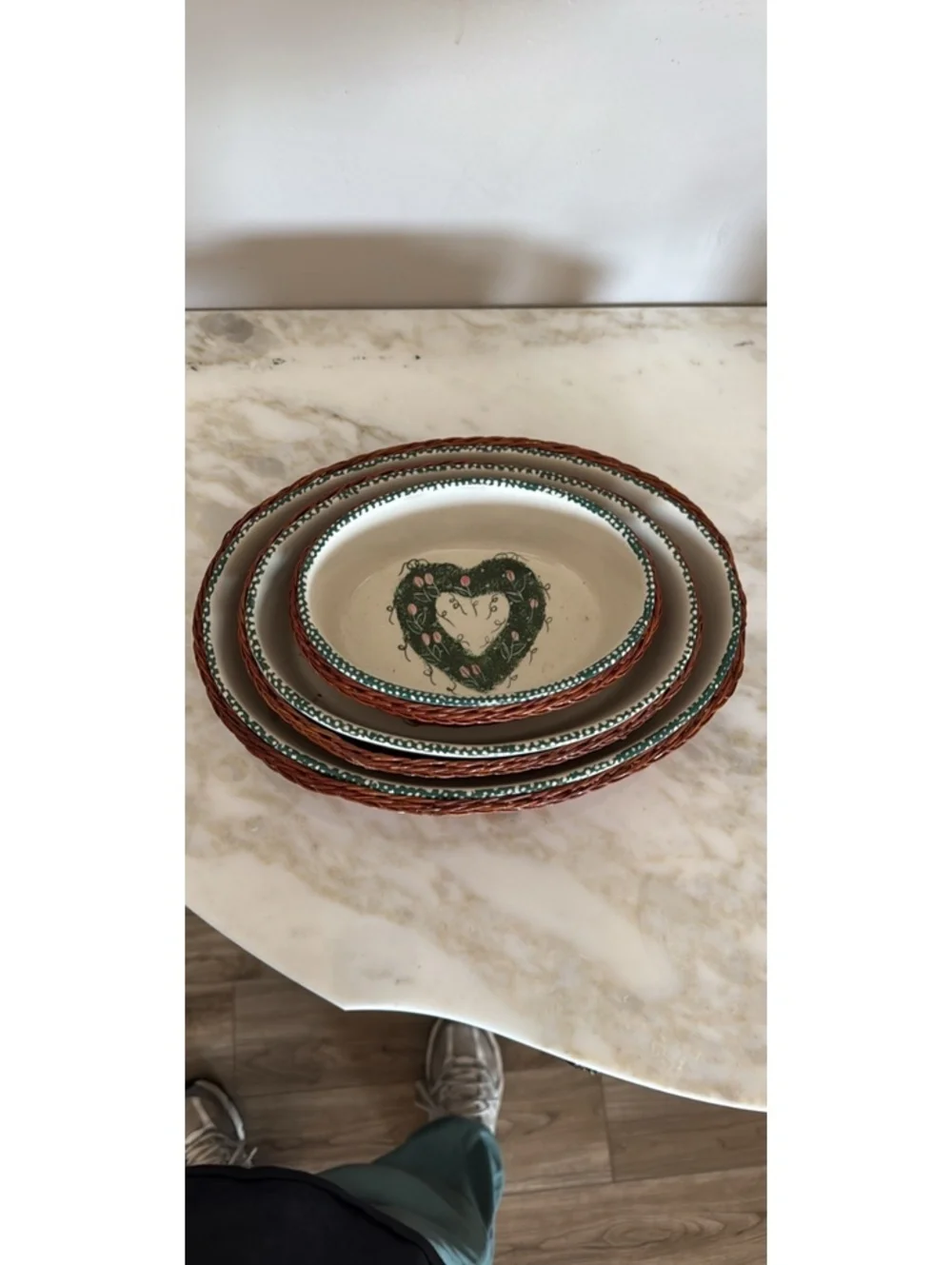 Set of 3 serving bowls with wicker baskets
